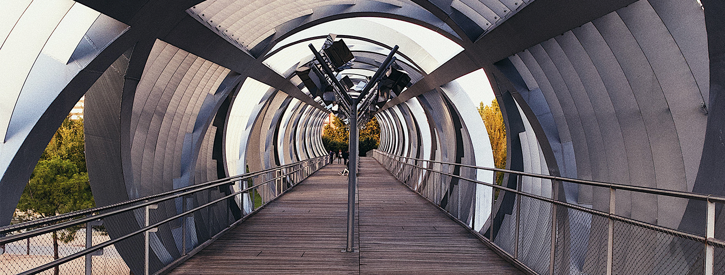 Balade à vélo dans le nouveau parc « Madrid Río » avec une nouvelle infrastructure verte