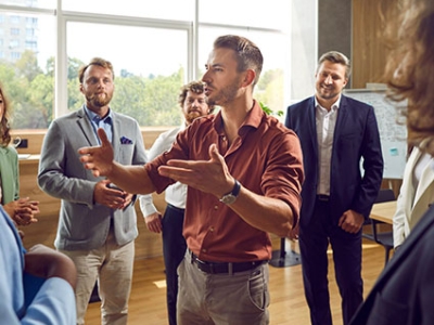 Perfectionner l’art du pitch et de la prise de parole en public : impactez vos projets et convainquez vos interlocuteurs