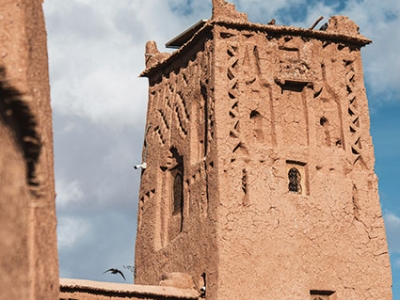 Architecture durable et résiliente : adaptation des techniques de terre crue et bioclimatiques du Maroc au contexte français
